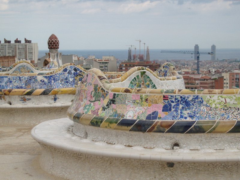 bank_park guell.jpg - De fraaie slangenbank in Park Güell.